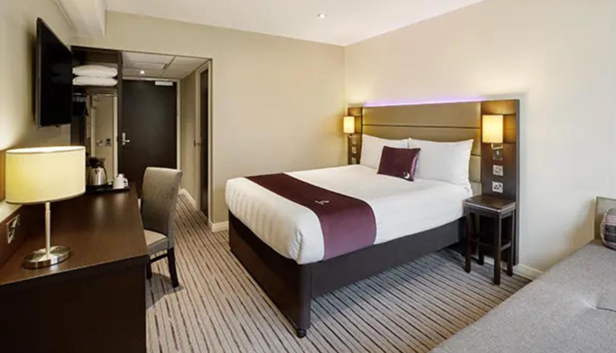 Hotel Ensuite In Dorset Rise, *